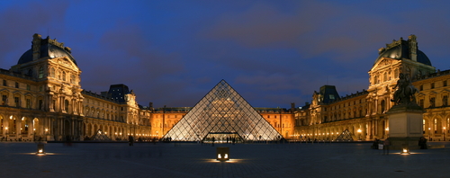 Photo du Louvre de nuit